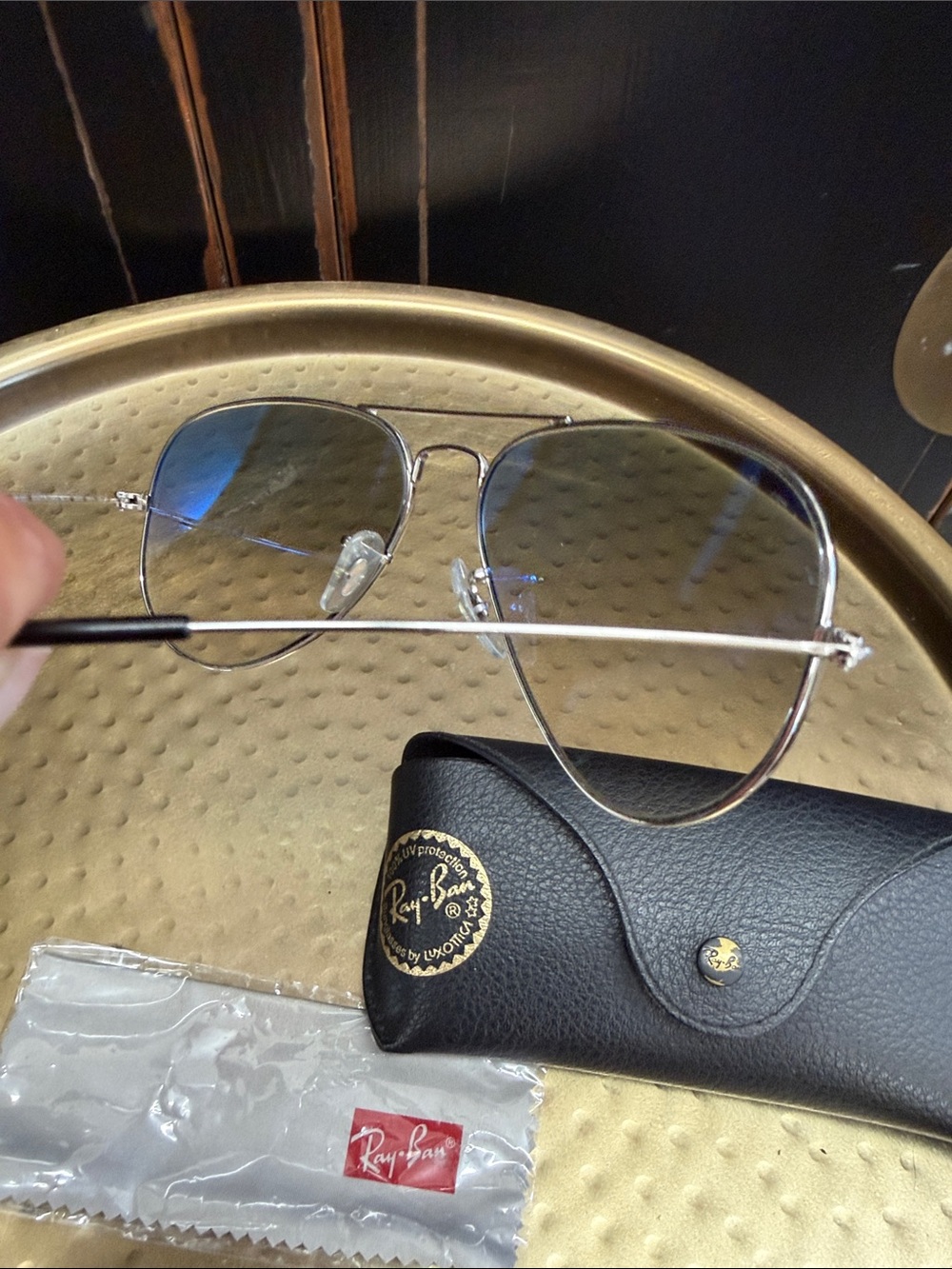 Ray-Ban Aviator Sunglasses w/Black Case - Picture 4 of 7